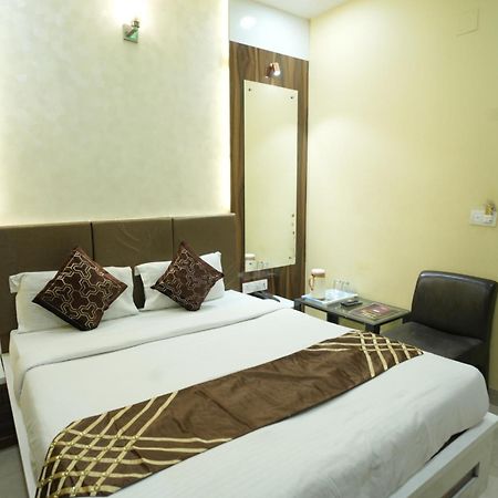 Hotel Rajkamal Near Varanasi Railway Station エクステリア 写真