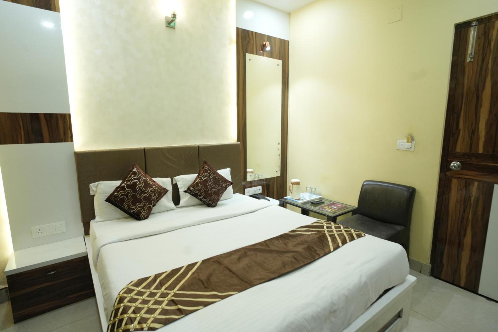 Hotel Rajkamal Near Varanasi Railway Station エクステリア 写真