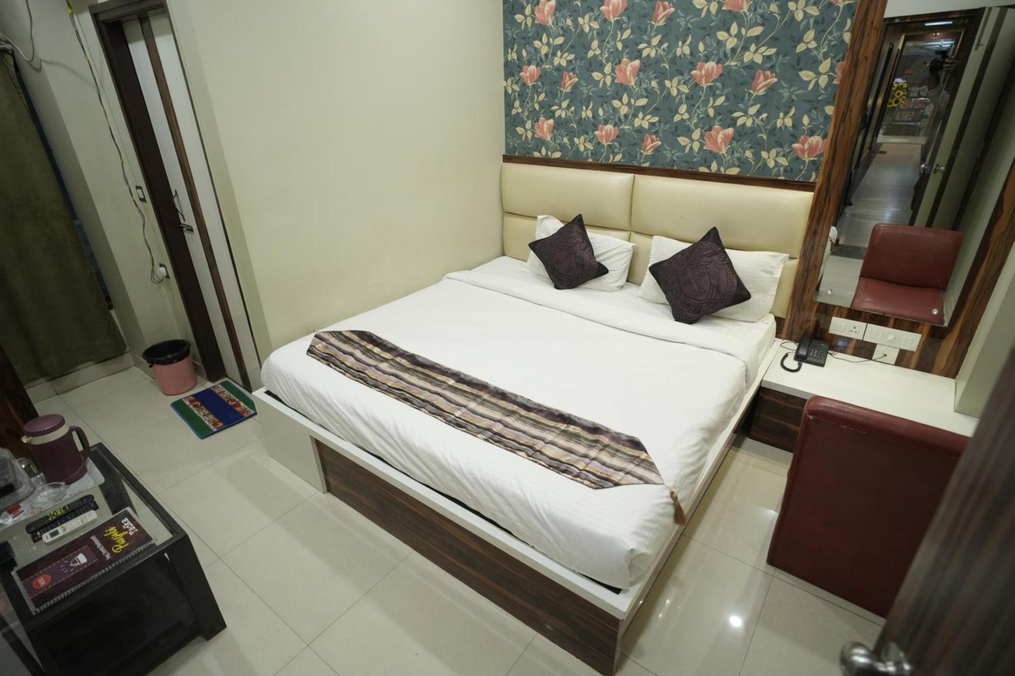 Hotel Rajkamal Near Varanasi Railway Station エクステリア 写真