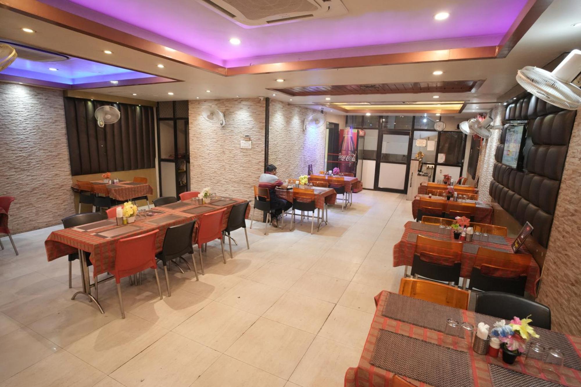 Hotel Rajkamal Near Varanasi Railway Station エクステリア 写真