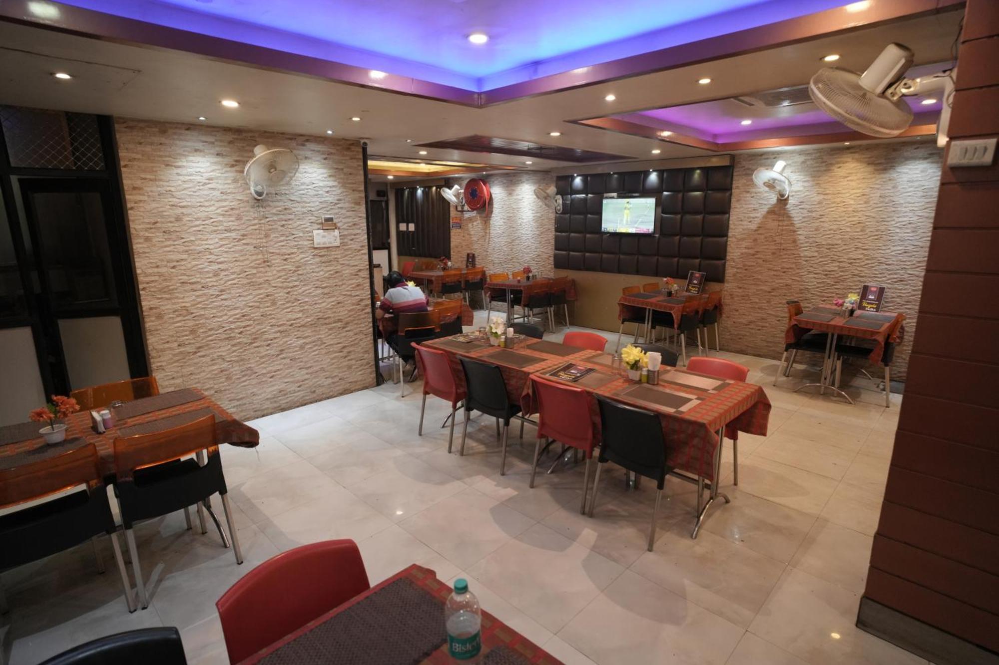 Hotel Rajkamal Near Varanasi Railway Station エクステリア 写真