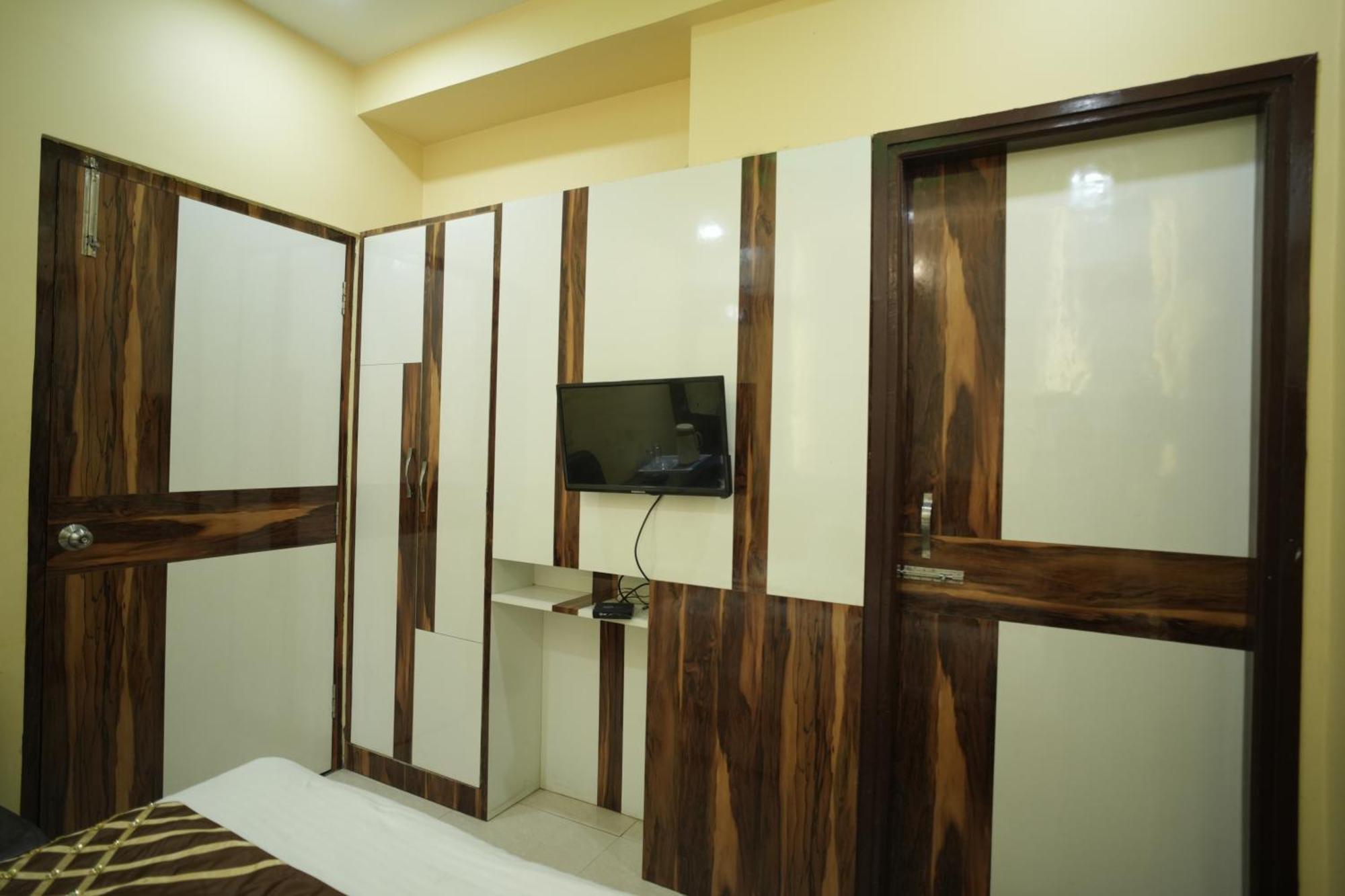 Hotel Rajkamal Near Varanasi Railway Station エクステリア 写真