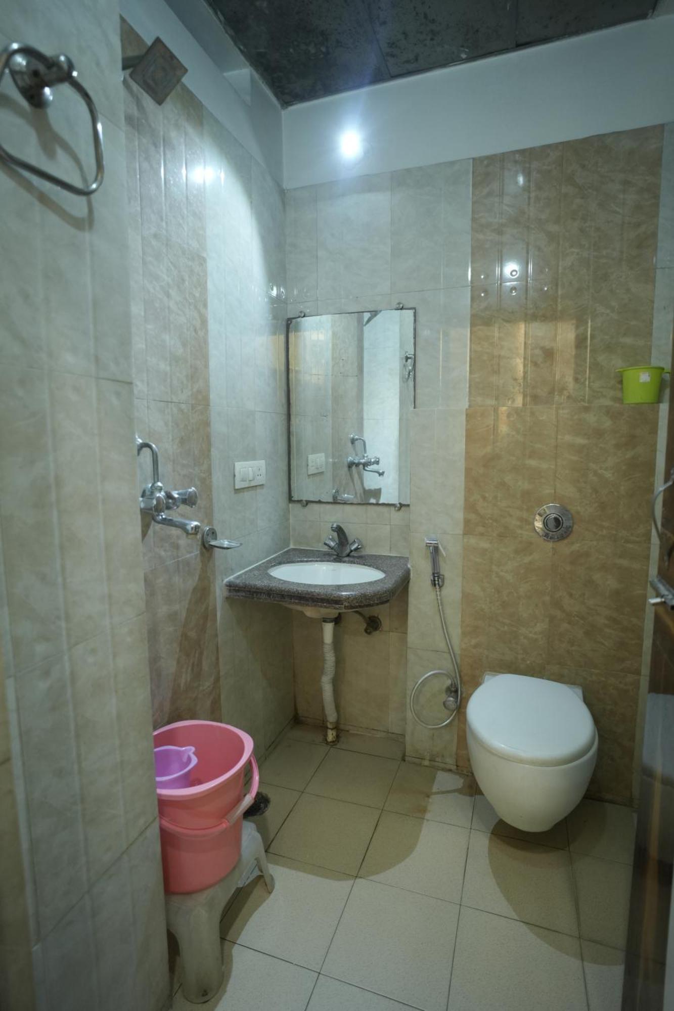 Hotel Rajkamal Near Varanasi Railway Station エクステリア 写真
