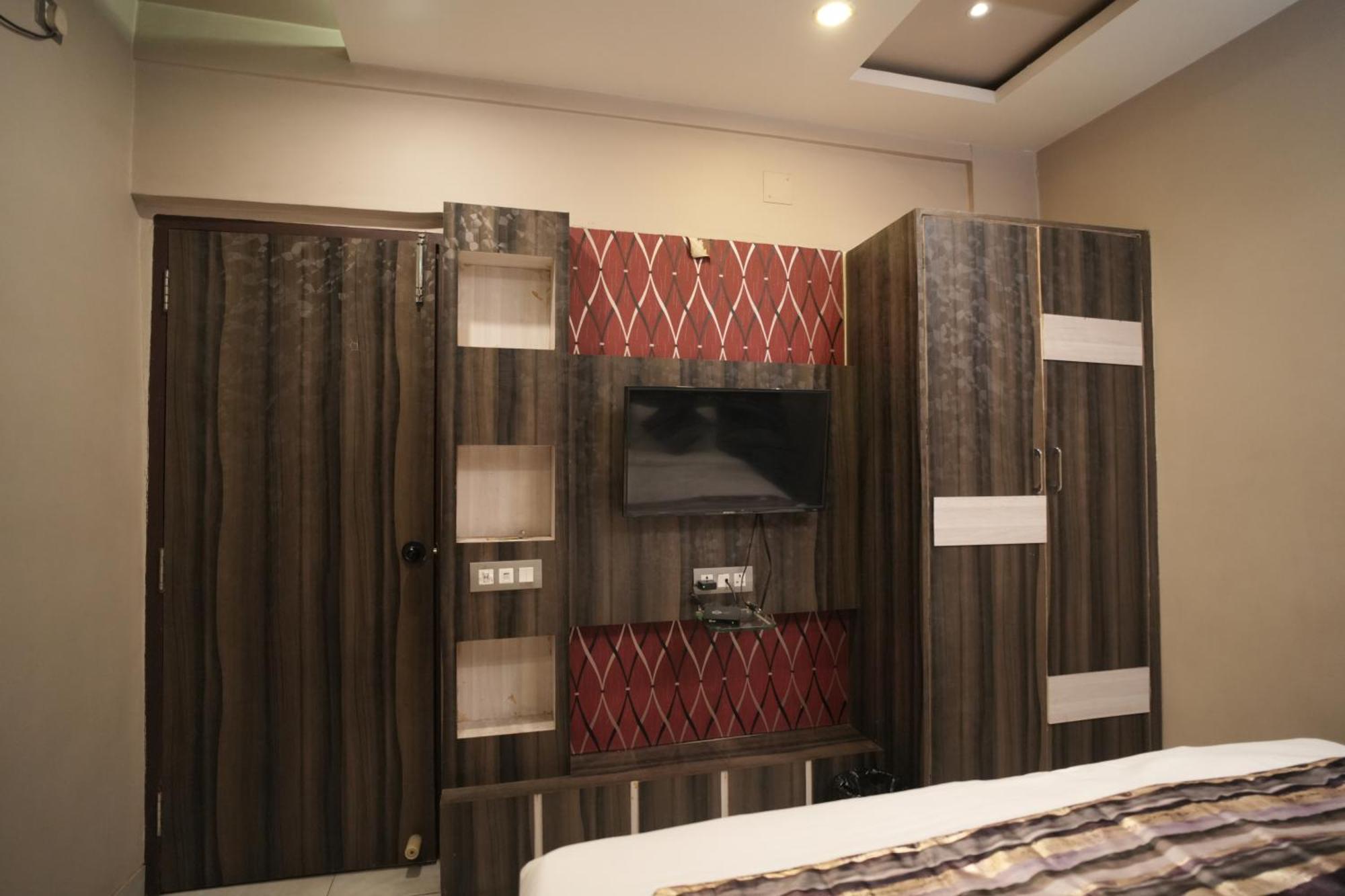Hotel Rajkamal Near Varanasi Railway Station エクステリア 写真