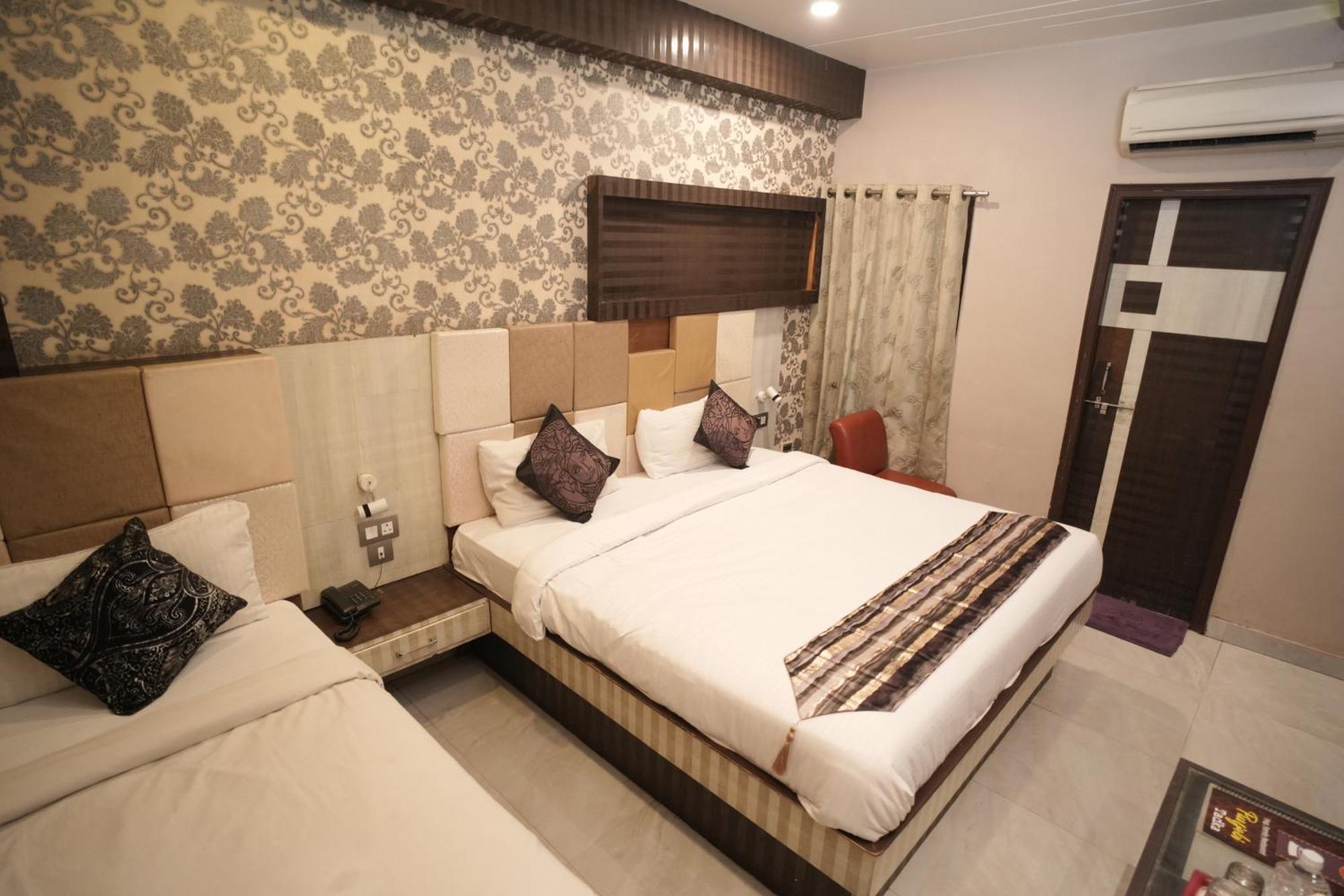 Hotel Rajkamal Near Varanasi Railway Station エクステリア 写真