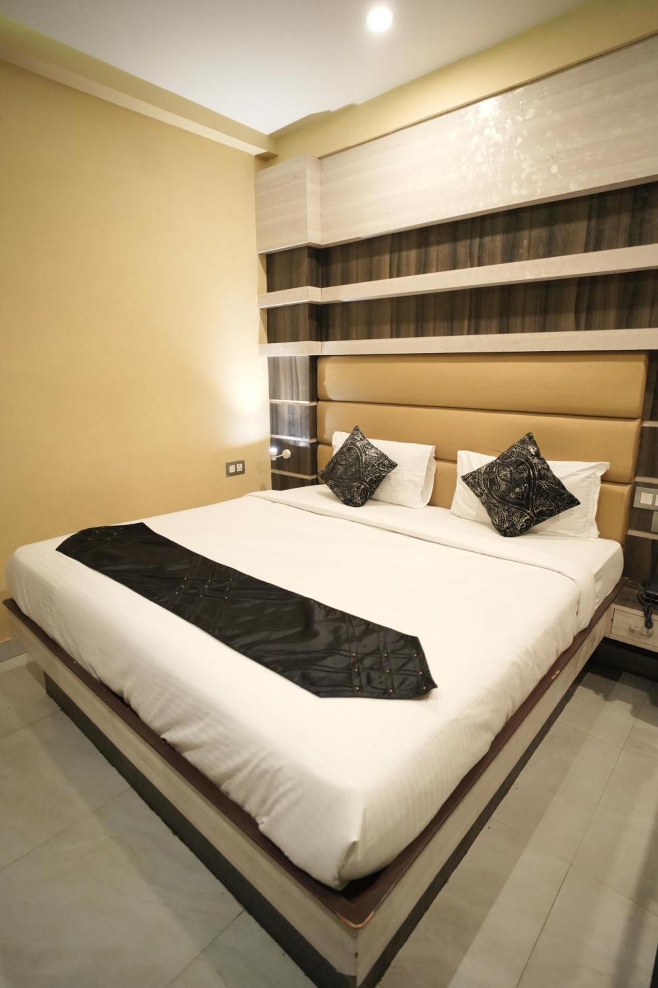 Hotel Rajkamal Near Varanasi Railway Station エクステリア 写真