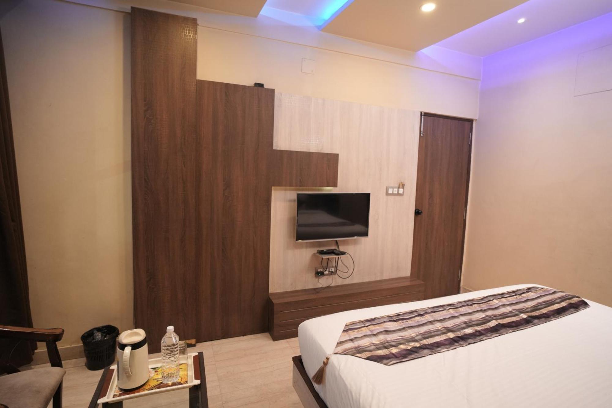 Hotel Rajkamal Near Varanasi Railway Station エクステリア 写真
