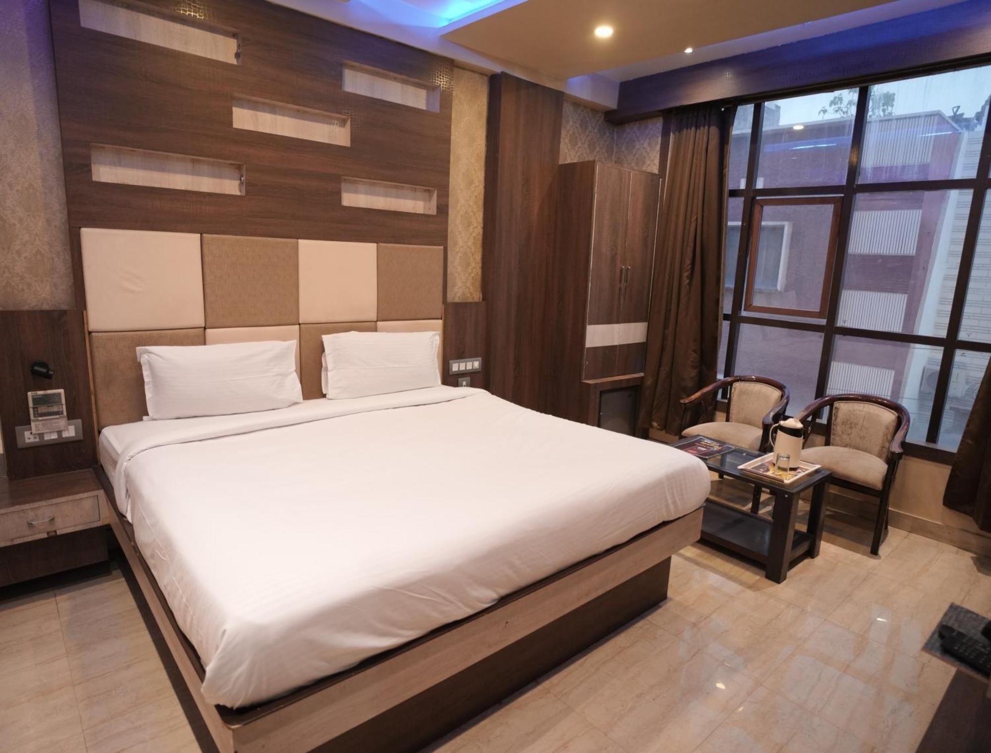 Hotel Rajkamal Near Varanasi Railway Station エクステリア 写真